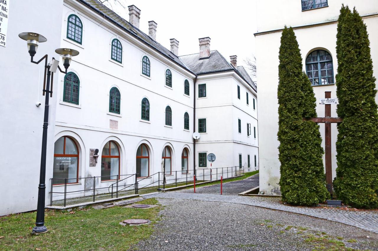 Historicky Putnicky Dom Hotel Marianka Bagian luar foto